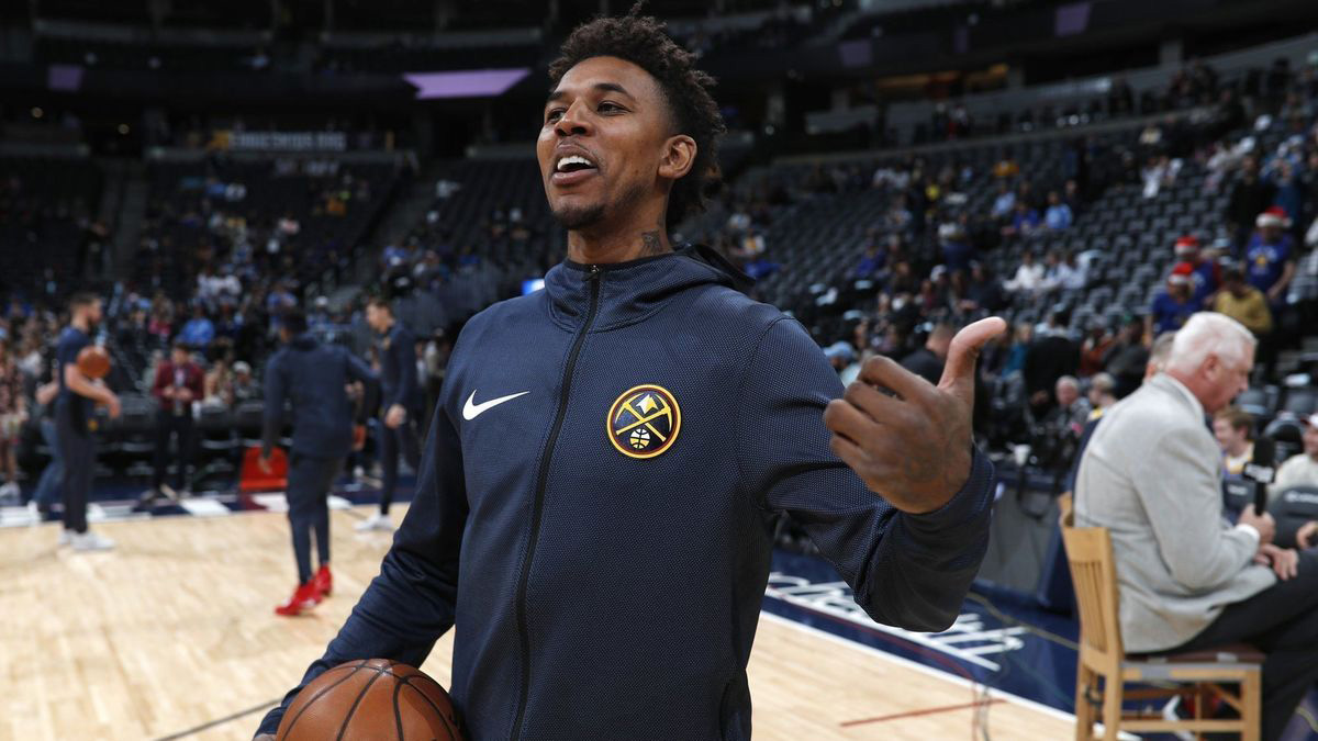 字母哥仅打3分钟伤退！雄鹿多点开花完成18分逆转捍卫主场