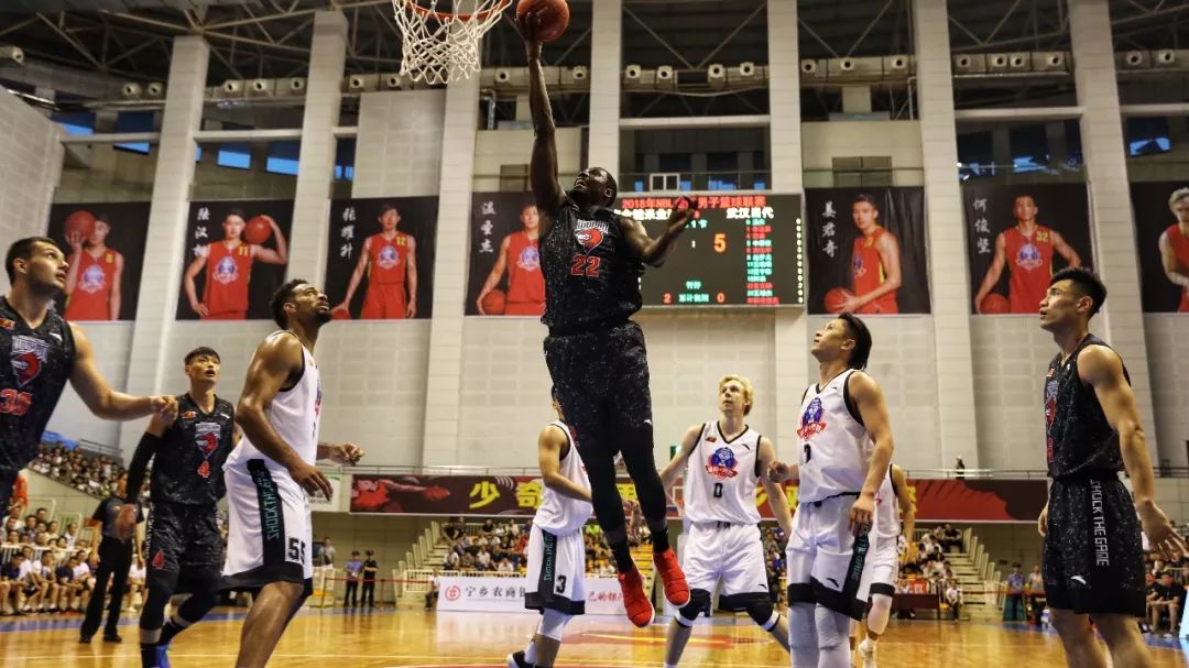 米体：比亚迪向国米交付特别定制版海狮07，将限量生产250台