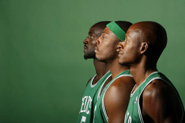 青岛海牛：李霄鹏未与球队告别，近期会根据明年情况与其谈续约