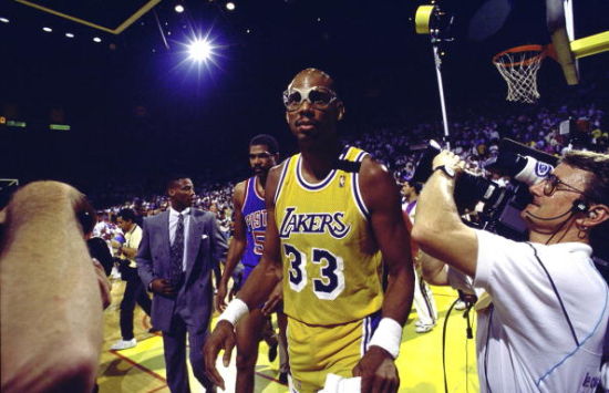 科尔：库里的伤势并未进一步恶化，这无疑让我们松了口气