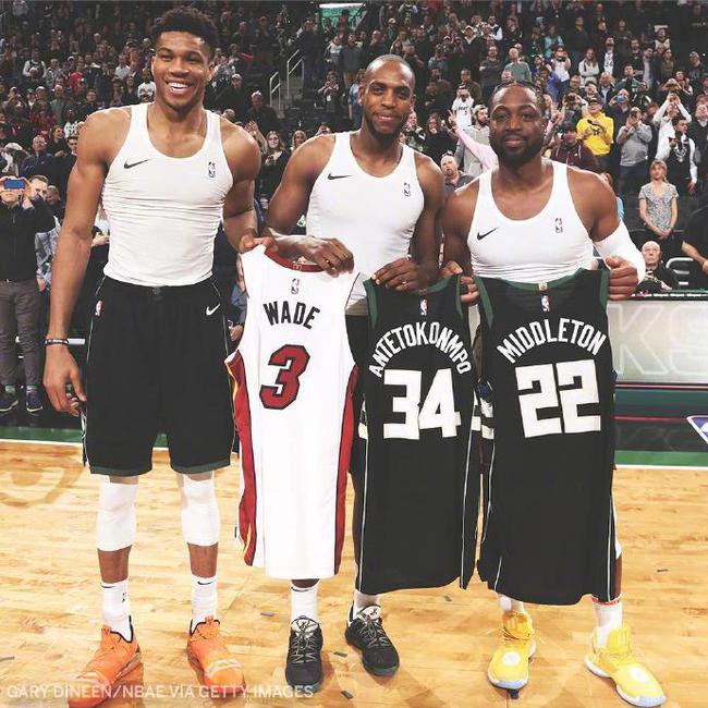 记者：多家豪门有意荷甲19岁中场斯密特，后者被标价2200万镑